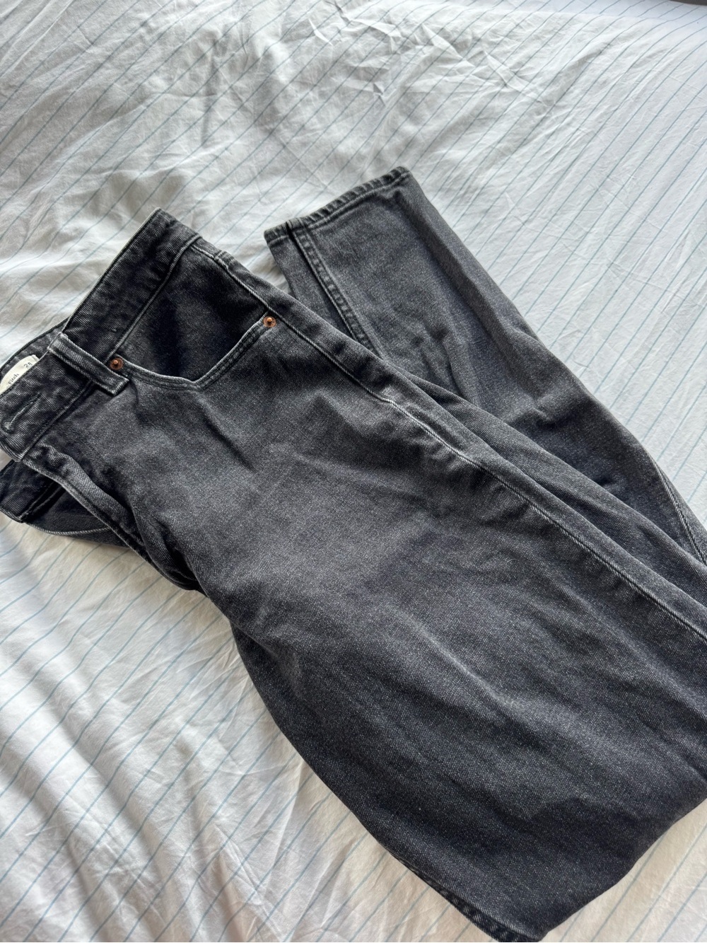 Abercrombie & Fitch Curve Love, The Skinny High-Rise. Size: 28 (Extra-Long) - Picture 3 of 5